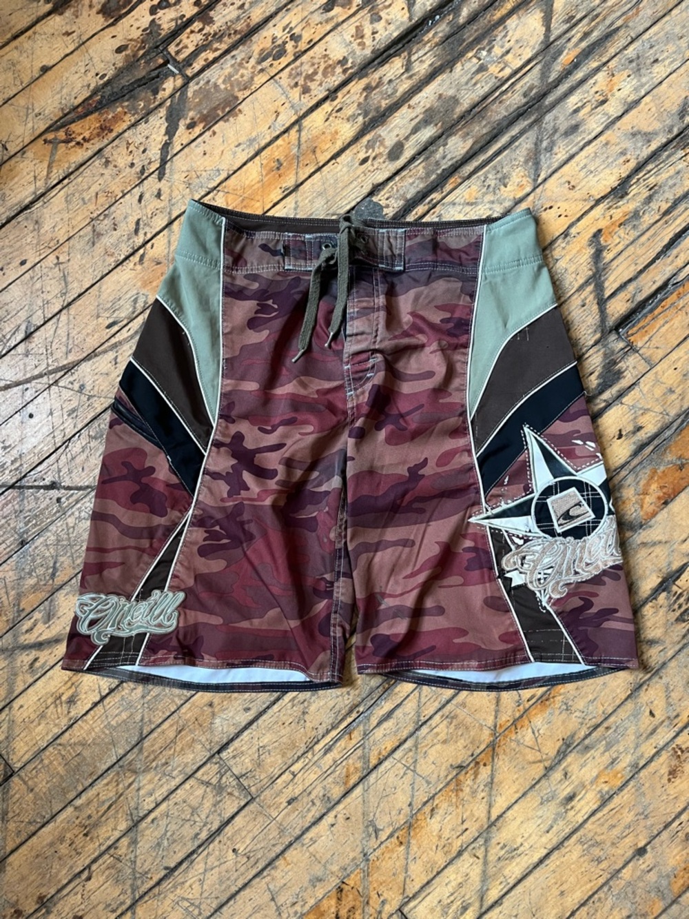 O'Neill Men's Red & Green Camo Board Shorts